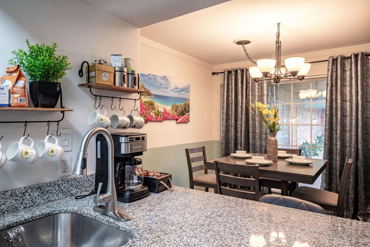 Lovely Comfort Uptown Condo For Houston Trip. Exterior photo